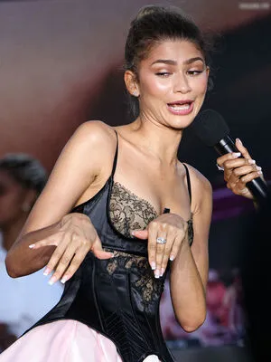 Zendaya OnlyFans Leaked Free Thumbnail Picture - #oMd1kXeehj