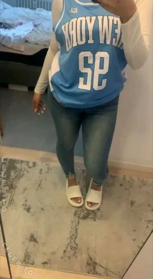 Zeynohijabi OnlyFans Leaked Free Thumbnail Picture - #0YGimkdKJS