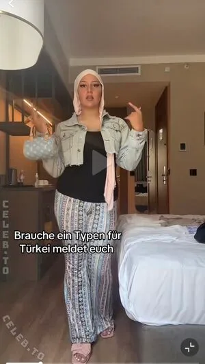Zeynohijabi OnlyFans Leaked Free Thumbnail Picture - #1TyAHbatD9