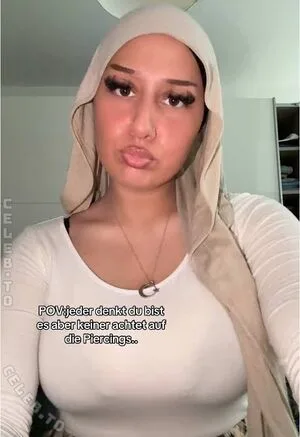 Zeynohijabi OnlyFans Leaked Free Thumbnail Picture - #TngAIRWIYG