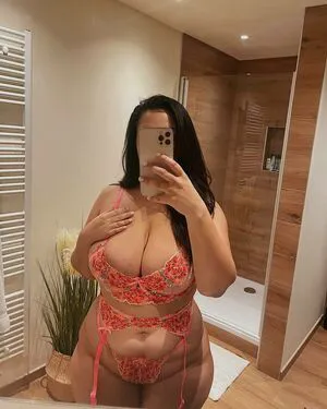 Zina Hadid OnlyFans Leaked Free Thumbnail Picture - #e7N3g0Fzge