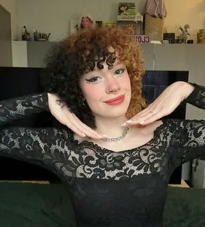 Zoelagoblina OnlyFans Leaked Free Thumbnail Picture - #gr3tti6ots