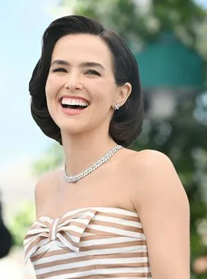 Zoey Deutch OnlyFans Leaked Free Thumbnail Picture - #0blsLcgm08