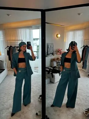Zoey Deutch OnlyFans Leaked Free Thumbnail Picture - #DqlehA8AZe