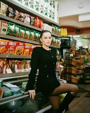 Zoey Deutch OnlyFans Leaked Free Thumbnail Picture - #G2XL7umSQN