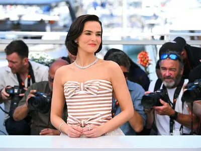 Zoey Deutch OnlyFans Leaked Free Thumbnail Picture - #MUFro894MA