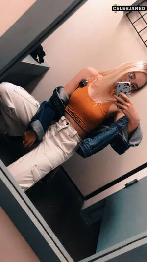 Zola Bzdek OnlyFans Leaked Free Thumbnail Picture - #4AD0EDIa4f