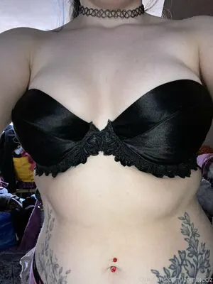 Zombieciz OnlyFans Leaked Free Thumbnail Picture - #OC1CFFpwds