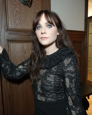 Zooey Deschanel Thumbnail Picture