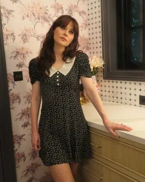 Zooey Deschanel OnlyFans Leaked Free Thumbnail Picture - #n8y0E6UCU0